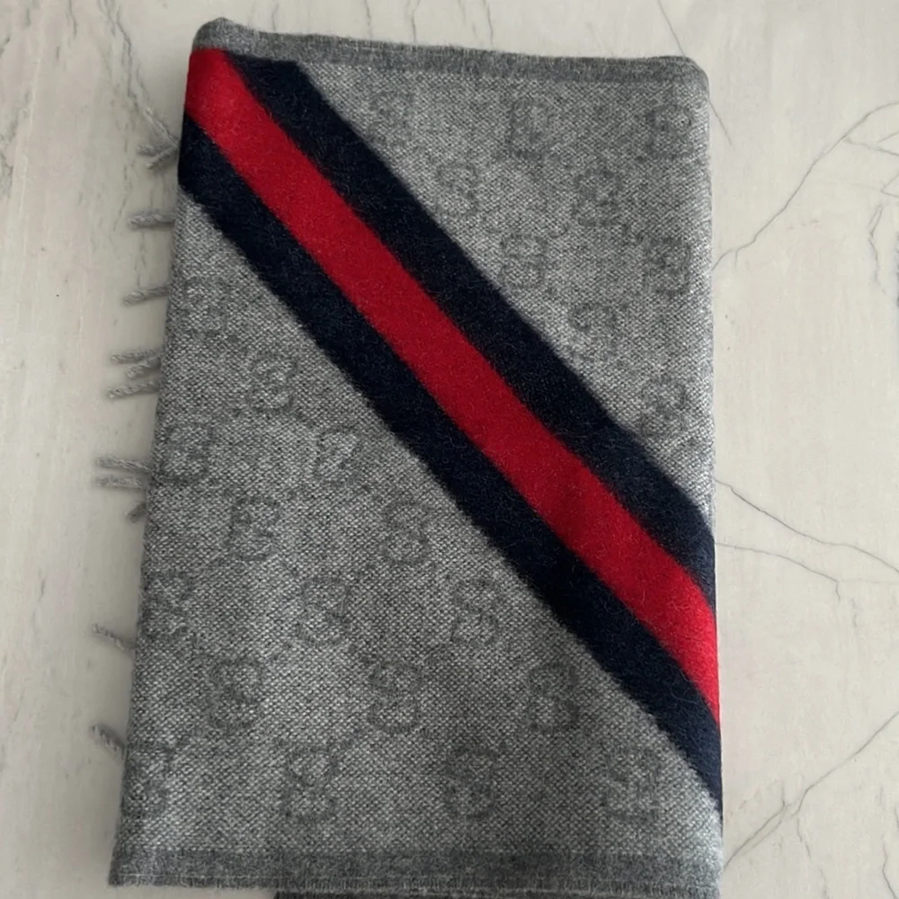 Gucci Nikki Angora Scarf - Picture 5 of 5